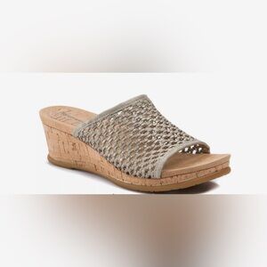 NWOT Baretraps Flossey Wedge Sandal size 7